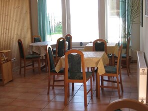 Dining - Charming Apartment in Kröpelin With Garden (Kroepelin)