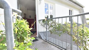 Unclassified image, 5 of 38, button - Child-friendly Seaside Apartment in Wittenbeck (Wittenbeck)