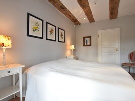 2 habitaciones, muebles diferentes y ropa de cama 