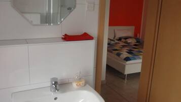 Apartment | Badezimmer | Dusche, Haartrockner, Handtücher
