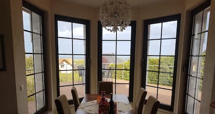 Geraumige Villa mit Eigenem Pool