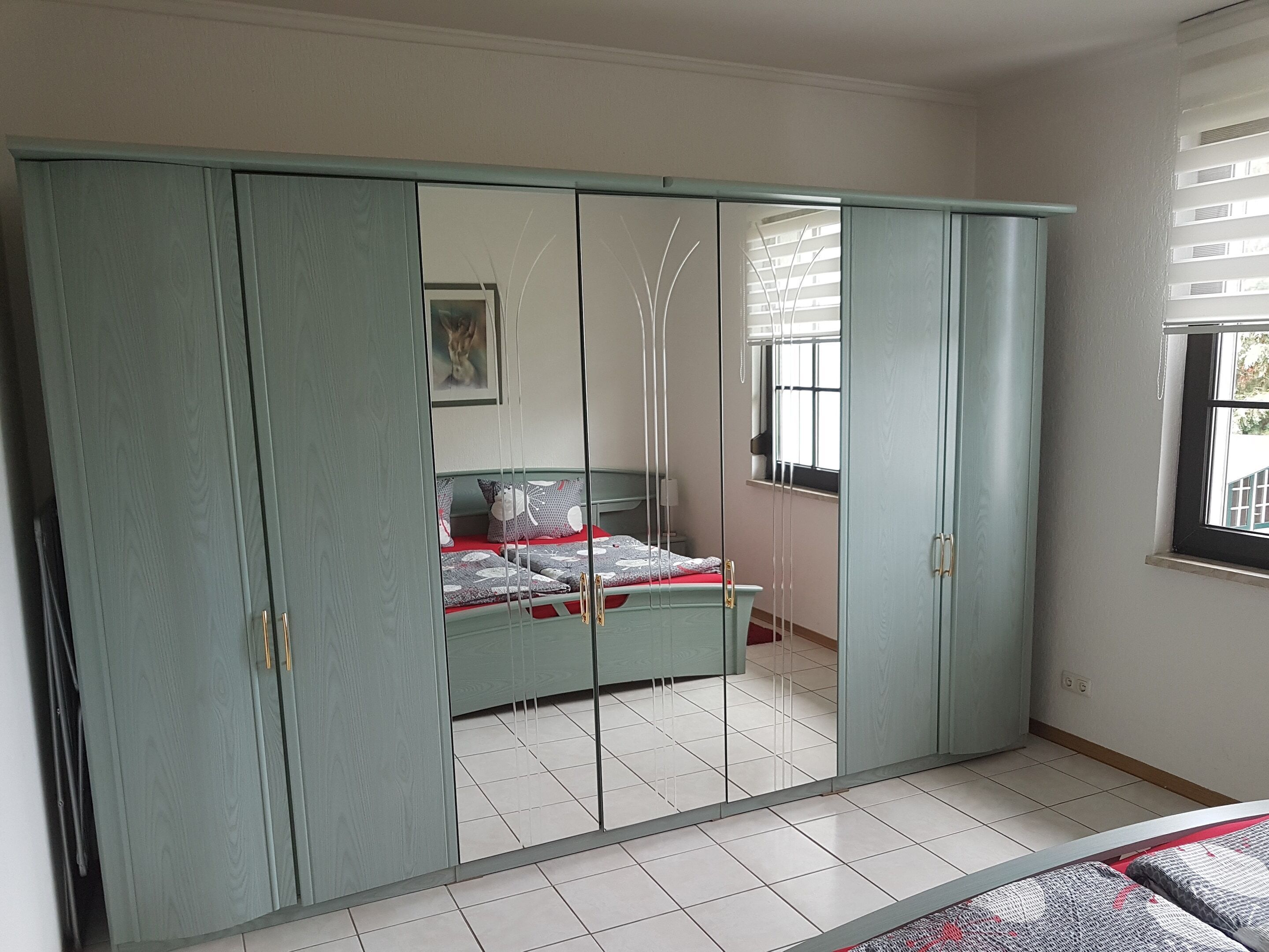 4 bedrooms, iron/ironing board, bed sheets