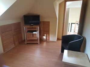 Villa | 4 bedrooms, iron/ironing board, bed sheets - Group Hideaway With Pool (Ballenstedt)