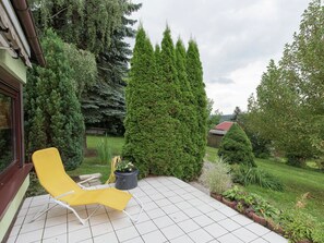 Balcony - Warm Holiday Home in Möschwitz Saxony With Private Terrace (Poehl)