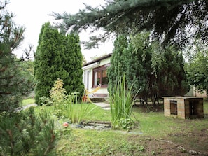 Exterior - Warm Holiday Home in Möschwitz Saxony With Private Terrace (Poehl)