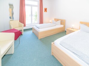 57 bedrooms, individually furnished, bed sheets - Splendid Mansion in Lehesten With Sauna (Lehesten)
