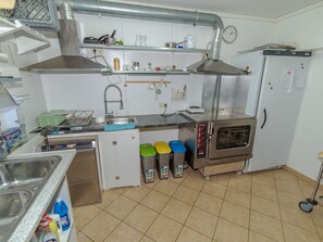 Fridge, oven, dishwasher, electric kettle - Spacious Mansion in Lehesten With Sauna (Lehesten)