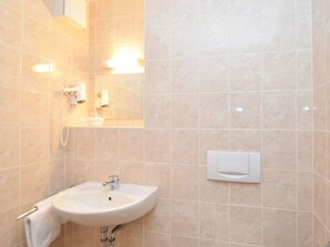 Shower, towels - Spacious Mansion in Lehesten With Sauna (Lehesten)