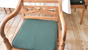 2 habitaciones, cunas, muebles diferentes y ropa de cama 