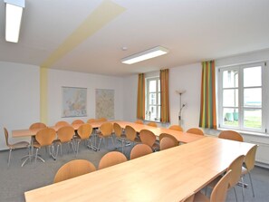 Dining - Lovely House for Groups on the Grounds of a Conference Centre in the Thuringian Forest (Lehesten)