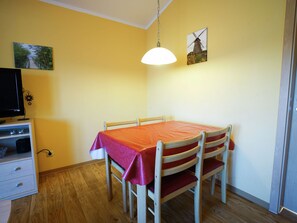 Dining - A Modern Furnished Holiday Home in a Lovely Area (Benz)
