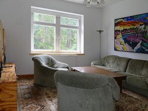 Villa | Living area - Exclusive Apartment in an art Nouveau Villa (Grossschirma)