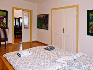 Villa | 4 bedrooms, bed sheets - Exclusive Apartment in an art Nouveau Villa (Grossschirma)