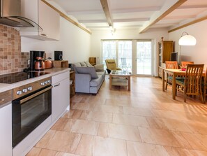 Microwave, stovetop, electric kettle - Cosy Holiday Home in Joachimsthal With Terrace (Joachimsthal)