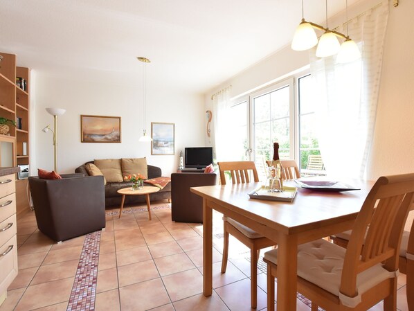 MP3 dock - Charming Apartment in Börgerende-rethwisch With Sauna (Boergerende-Rethwisch)
