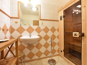 Shower, towels - Charming Apartment in Börgerende-rethwisch With Sauna (Boergerende-Rethwisch)
