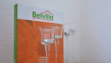 2 Schlafzimmer, individuell eingerichtet, Bettwäsche
