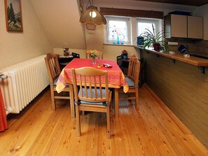 Dining - A Holiday Home With Recreational Equipment and Many Cycle Paths Nearby (Südheide)