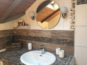 Shower, hair dryer - Charming Seaside Holiday Home in Holnis (Gluecksburg)