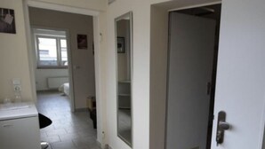 Reception - Cosy Holiday Home in Hürth With Balcony (Huerth)