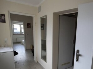 Reception - Cosy Holiday Home in Hürth With Balcony (Huerth)