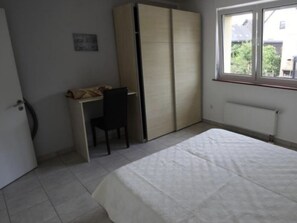 Room amenity - Cosy Holiday Home in Hürth With Balcony (Huerth)