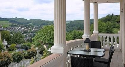 Very Comfortable and Luxurious Holiday Home, Close to the Nürburgring in the Eifel Green