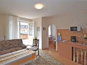 Apartment | Eigene Küche | Wasserkocher mit Kaffee-/Teezubehör, Kühlschrank, Mikrowelle