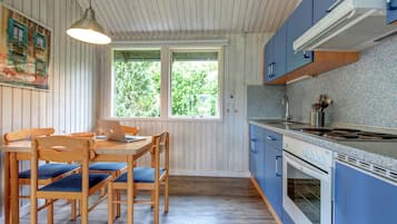 House | Private kitchen | Oven, coffee/tea maker, highchair