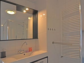 Bathroom - Beautiful Apartment in Heringhausen Near Ski Area (Diemelsee)