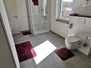 Apartment | Bathroom | Shower, towels