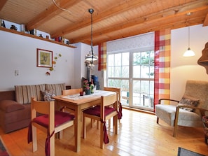 DVD player - Detached Holiday Home With Terrace and Fenced-in Garden With Sunbathing Lawn (Frielendorf)