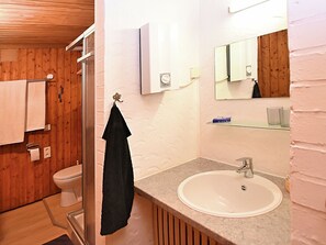 Shower - Detached Holiday Home With Terrace and Fenced-in Garden With Sunbathing Lawn (Frielendorf)