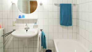 Bathroom - Cozy Apartment near Lake in Saxler (Saxler)