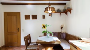 Dining - Cozy Apartment near Lake in Saxler (Saxler)