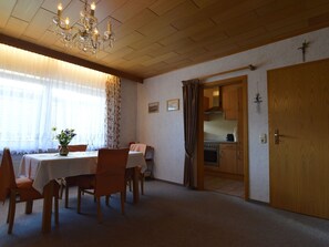 Living room - Cheerful Holiday Residence in Good State for Exploring the Exciting Volcanic Eifel Region (Mannebach)
