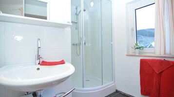 Apartment | Bathroom | Towels