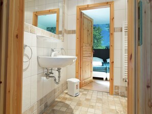 House | Bathroom - Group Accommodation in a Fabulous Location in the Eifel National Park (Simmerath)