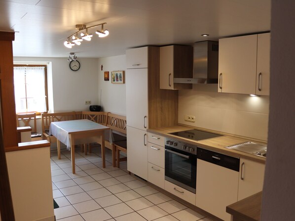 Microwave, oven, dishwasher - A Holiday Home on a Farm in the Beautiful Eifel (Neidenbach)