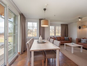 Living room - Nice Villa with Washing Machine near River Moselle (Ediger-Eller)