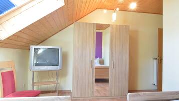 3 bedrooms, individually furnished, bed sheets