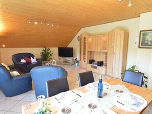 Apartment | Dining