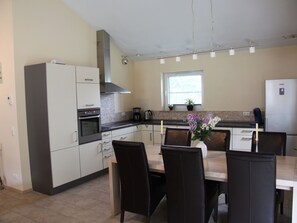 Fridge, microwave, oven, dishwasher - Spacious Holiday Home in Hinterhausen Near Forest (Gerolstein)