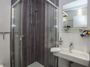 Apartment | Badezimmer | Dusche, Handtücher
