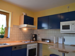 Fridge, microwave, oven, dishwasher - A Comfortable Holiday Home in the Hunsrã¼ck Region (Beltheim)