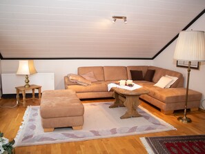 Apartment | Living room - Apartment Near Schmallenberg in the Sauerland With Beautiful View (Schmallenberg)