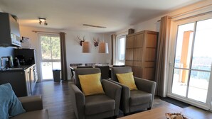 Living room - Beautiful Apartment in Neuastenberg Near Ski Area (Winterberg)