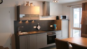 Coffee/tea maker, fridge, oven, dishwasher - Beautiful Apartment in Neuastenberg Near Ski Area (Winterberg)
