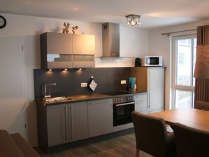 Coffee/tea maker, fridge, oven, dishwasher - Beautiful Apartment in Neuastenberg Near Ski Area (Winterberg)