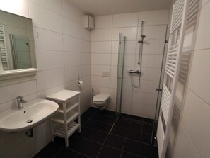Shower, towels - Beautiful Apartment in Neuastenberg Near Ski Area (Winterberg)
